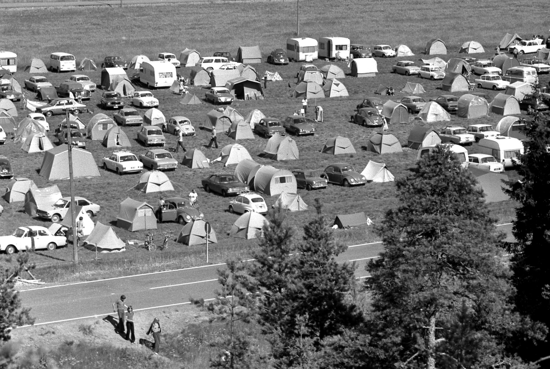 Kuvassa telttoja Festivaalin leirintäalueella vuodelta 1972