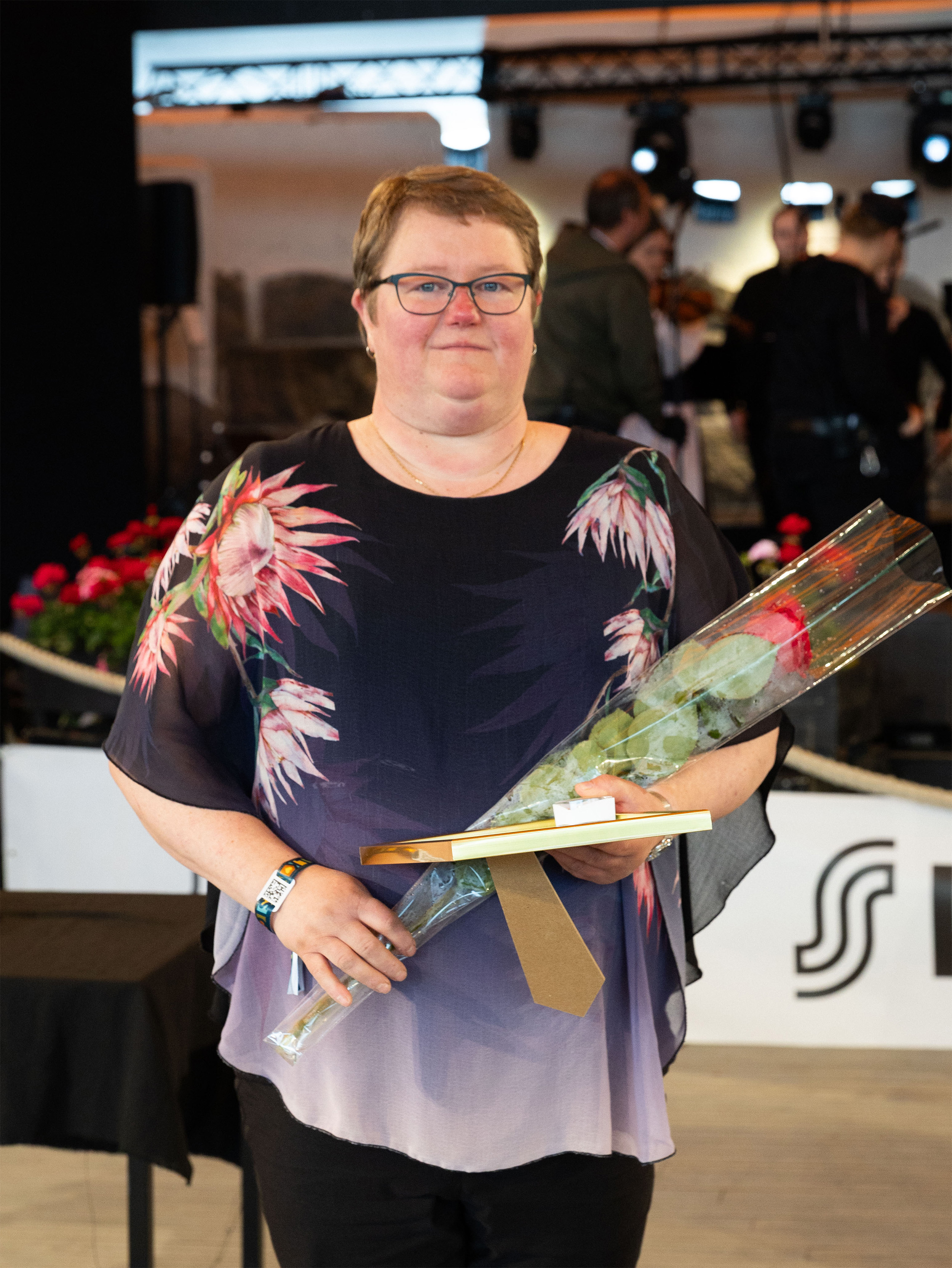 Linnéa Holmberg 2025_kuvaaja_Tiiu Hyyryläinen 2500 Kaksi kuvaa yhdistettynä, vasemmalla pehmoaino, oikealla Hanna Ryynänen