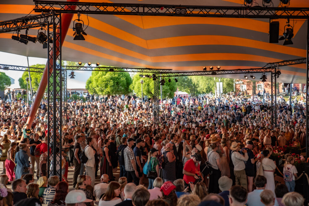 Kaustby Folkmusikfestival ökade besöksantalet, överskott resultat