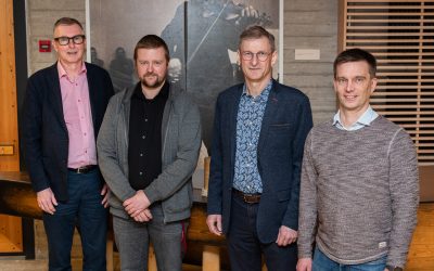 Kaustisen kansanmusiikkijuhlat ja OP Jokilaaksot solmivat kolmivuotisen yhteistyösopimuksen – maksuton avajaispäivä jatkuu vuosina 2026–2028